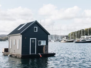 Airbnb NSW stay: a floating house in Pittwater